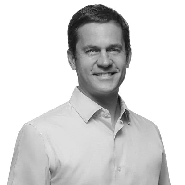 https://a.storyblok.com/f/134109/1000x1500/5aff7039b9/stephane_menard.jpg